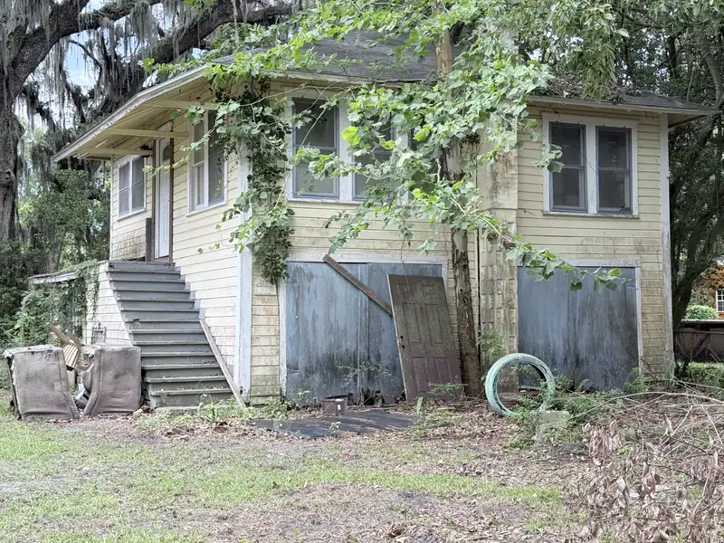 Residential property used to illustrate inherited-house selling options