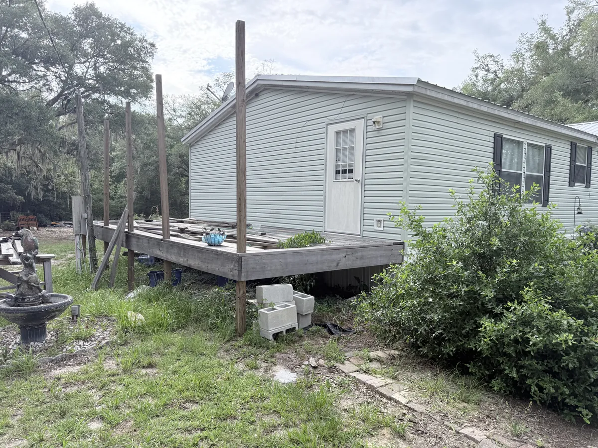 House with code violations we buy as-is in Yulee, Florida