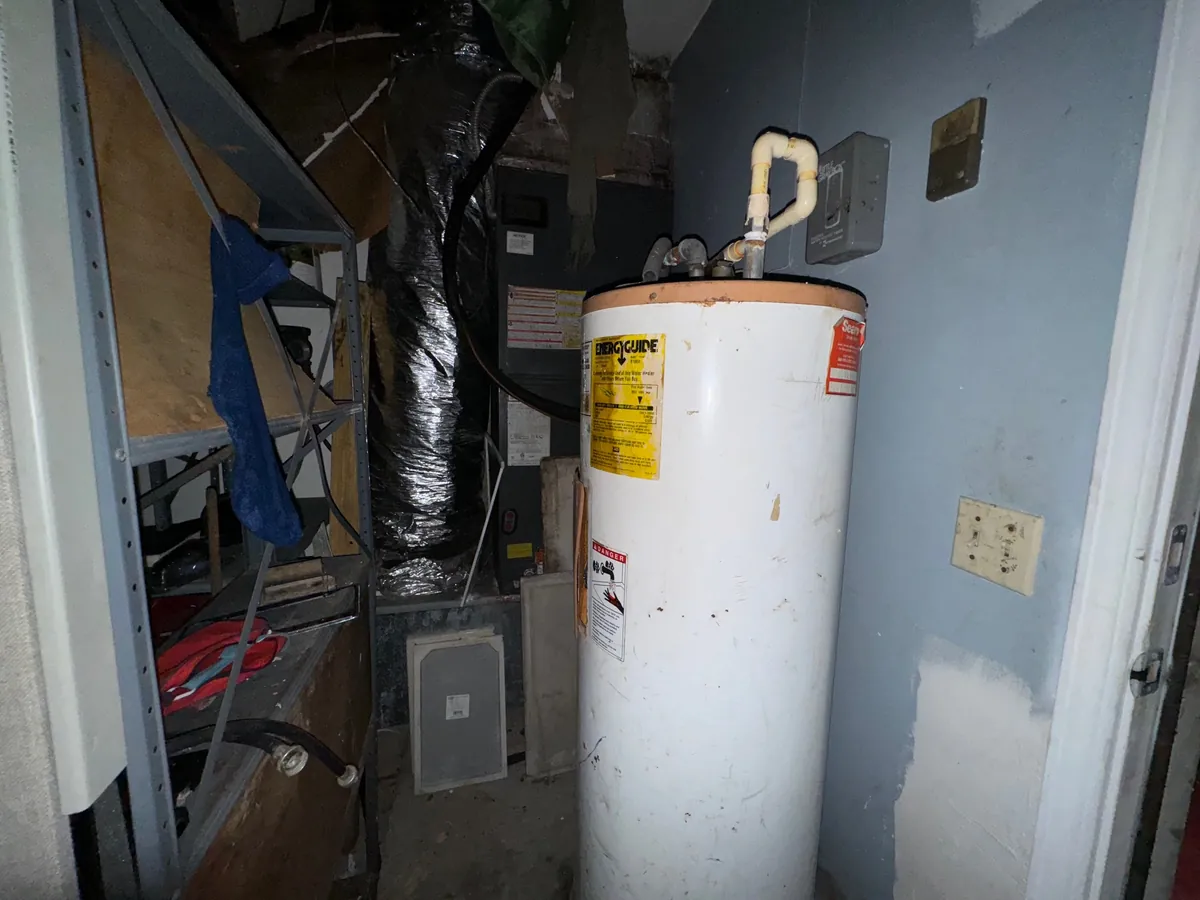 House that needs repairs we buy as-is in Murray Hill, Florida