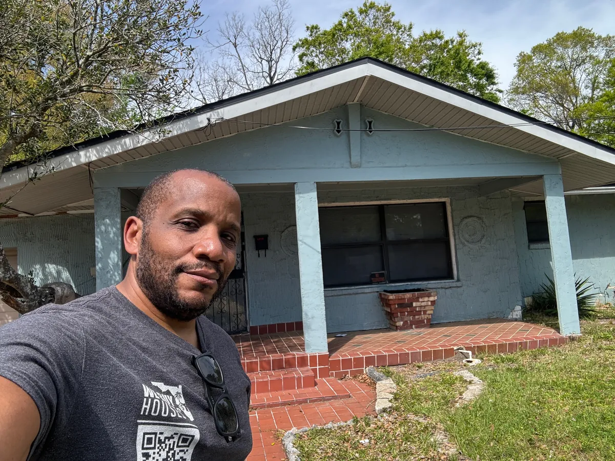 Vacant house we buy as-is in Murray Hill, Florida